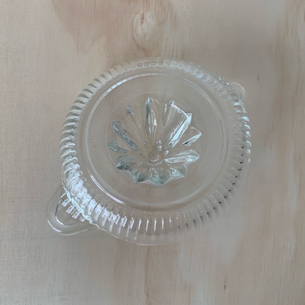 Clear Ribbed Juicer - Picture 4 of 7